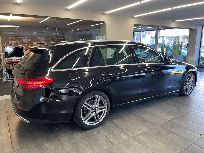 Gebraucht Mercedes C220 Avantgarde 200 PS (147 kW) 2021 Schwarz Limousine