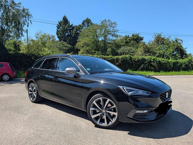 Schwarz Gebraucht 2021 Seat Leon FR Kombi | 25.999 € (Teuer) - Bild 1/4