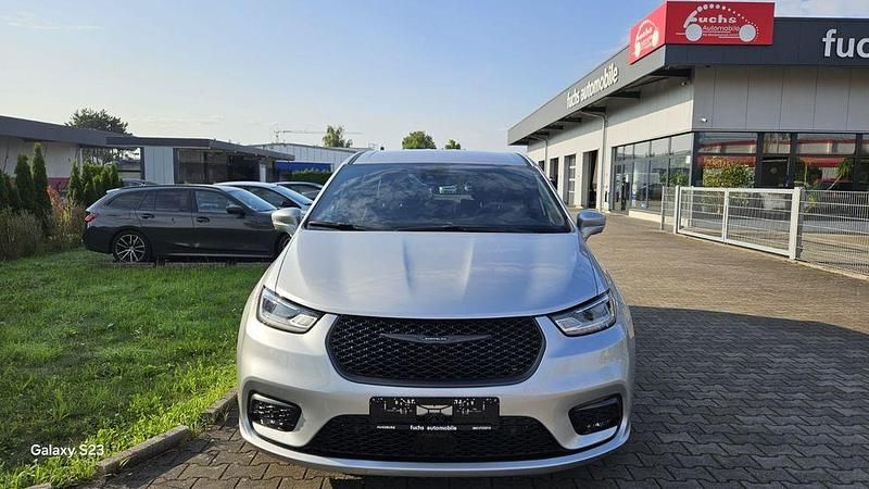 Używany Chrysler Pacifica 264 KM (194 kW) 2024 Srebrny SUV