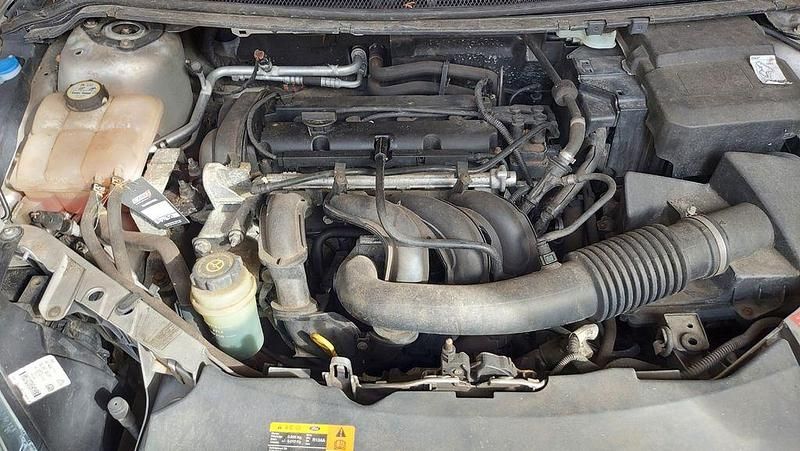 Gebraucht Ford Focus Trend 101 PS (74 kW) 2005 Silber Kleinwagen