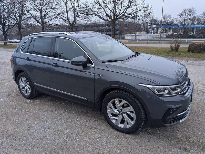 Grau Gebraucht 2022 VW Tiguan Elegance SUV | 29.900 € (Fairer Preis) - Bild 1/4