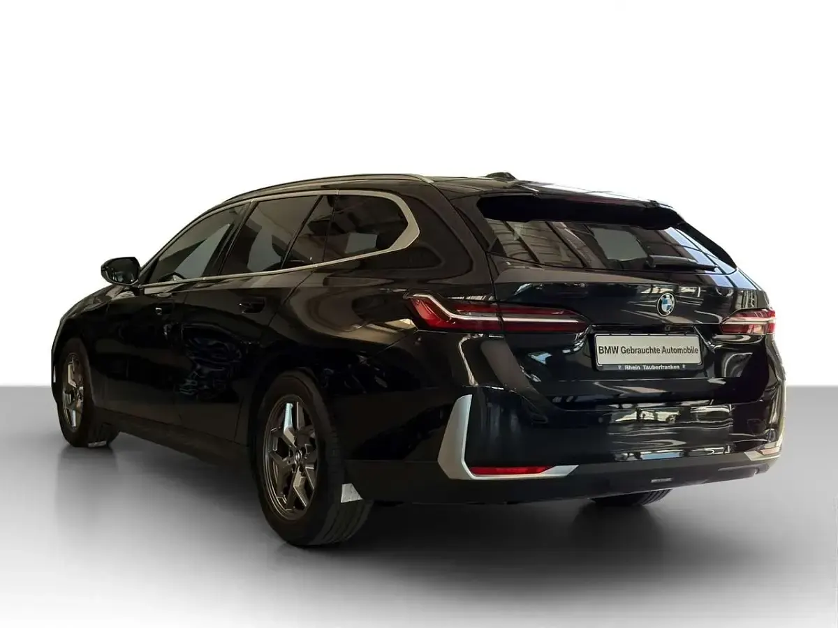 Gebraucht BMW 520 197 PS (144 kW) 2024 Schwarz Kombi