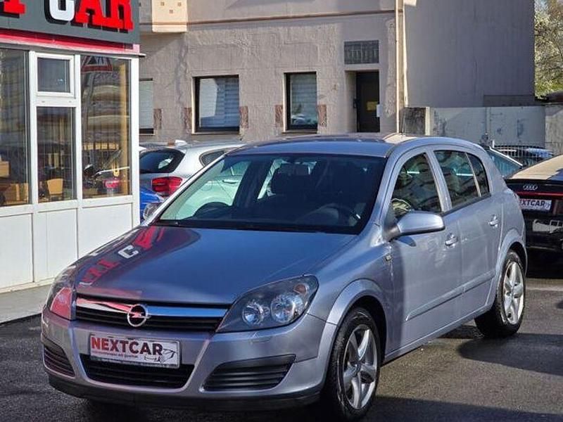 Gebraucht Opel Astra Edition+ 125 PS (91 kW) 2006 Lichtsilber m2 Limousine