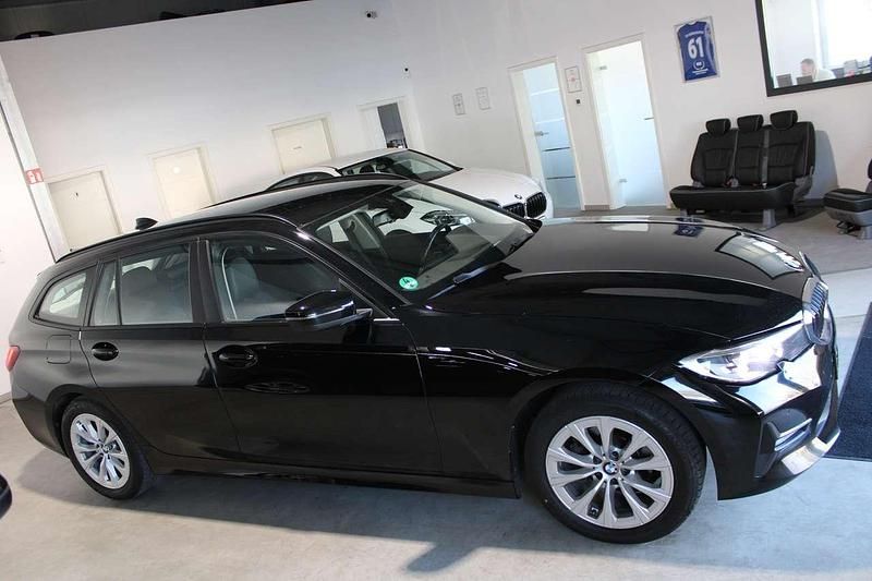 Gebraucht BMW 318 Advantage 150 PS (110 kW) 2022 Schwarz ii Kombi