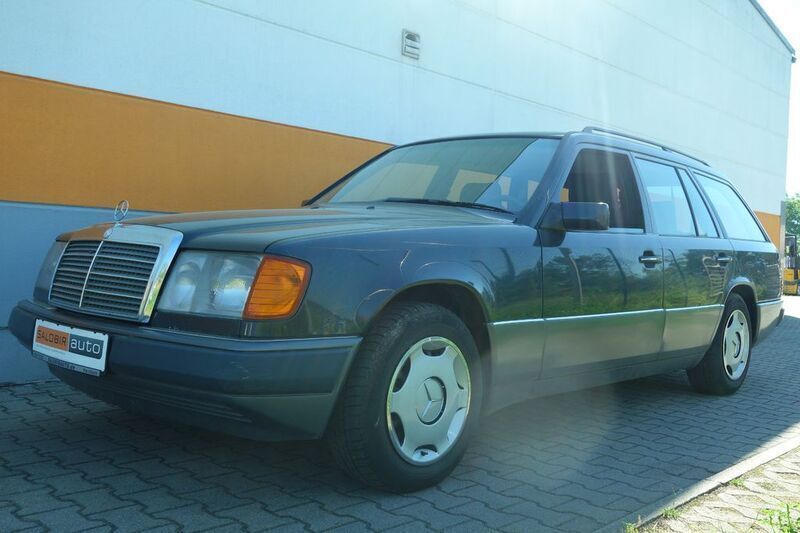 Grau Gebraucht 1992 Mercedes E230 Kombi | 1.300 € - Bild 1/4