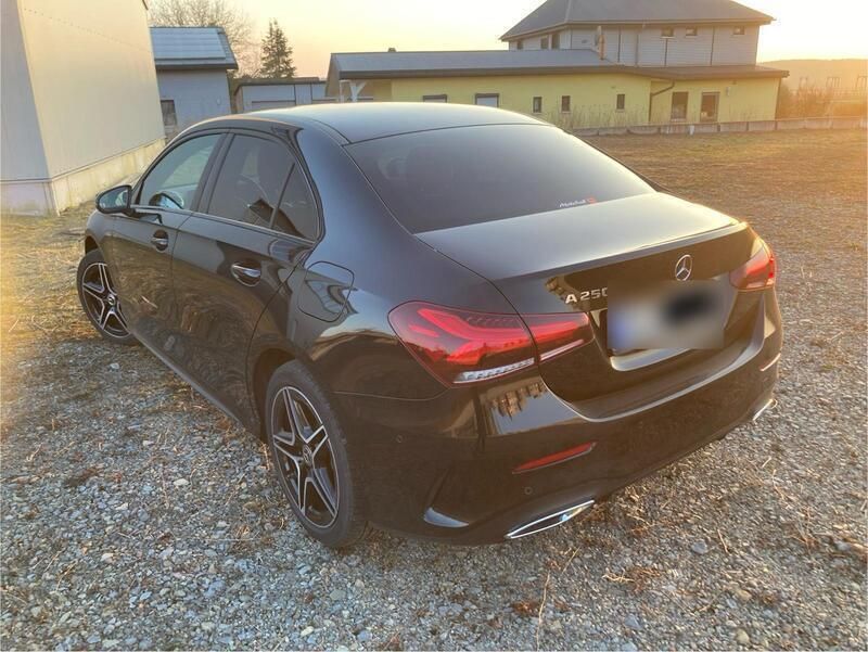 Schwarz Gebraucht 2020 Mercedes A250 Limousine | 23.490 € (Fairer Preis) - Bild 1/4