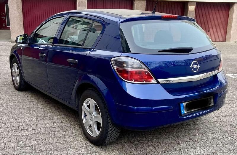Gebraucht Opel Astra Edition 90 PS (66 kW) 2009 Blau Limousine