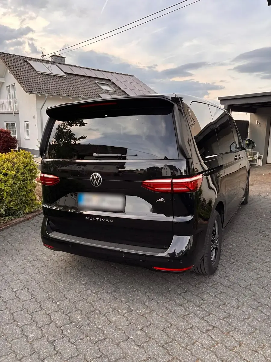 Gebraucht VW Multivan 150 PS (110 kW) 2024 Schwarz Van / Kleinbus