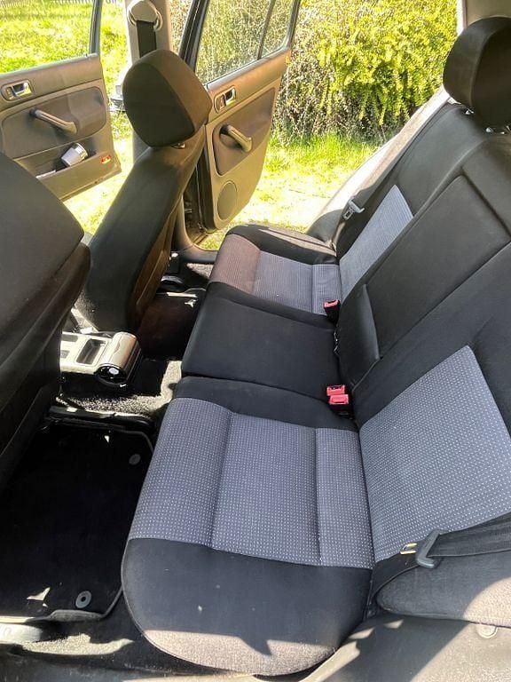 Second-hand VW Golf IV Basis 75 CP (55 kW) 2002 Albastru Berlinǎ