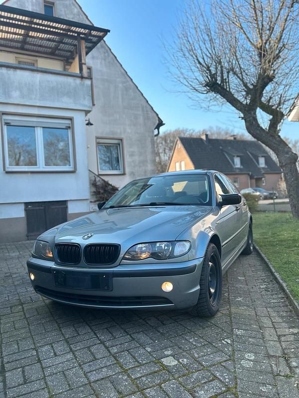 Gebraucht BMW 320 150 PS (110 kW) 2005 Silber Limousine