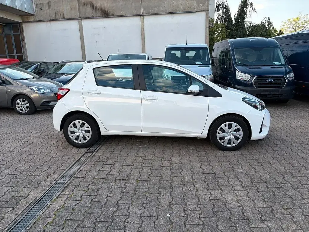 Gebraucht Toyota Yaris Comfort 72 PS (52 kW) 2020 Weiß Limousine