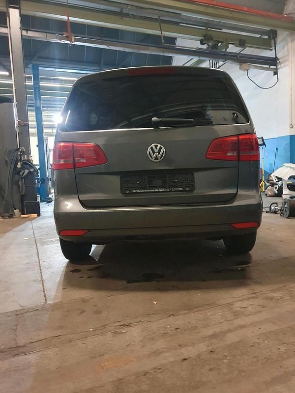 Gebraucht VW Touran Cup 105 PS (77 kW) 2014 Grau Van / Kleinbus