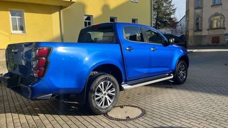 Gebraucht Isuzu D-Max 163 PS (119 kW) 2024 Biarritz blue Pickup