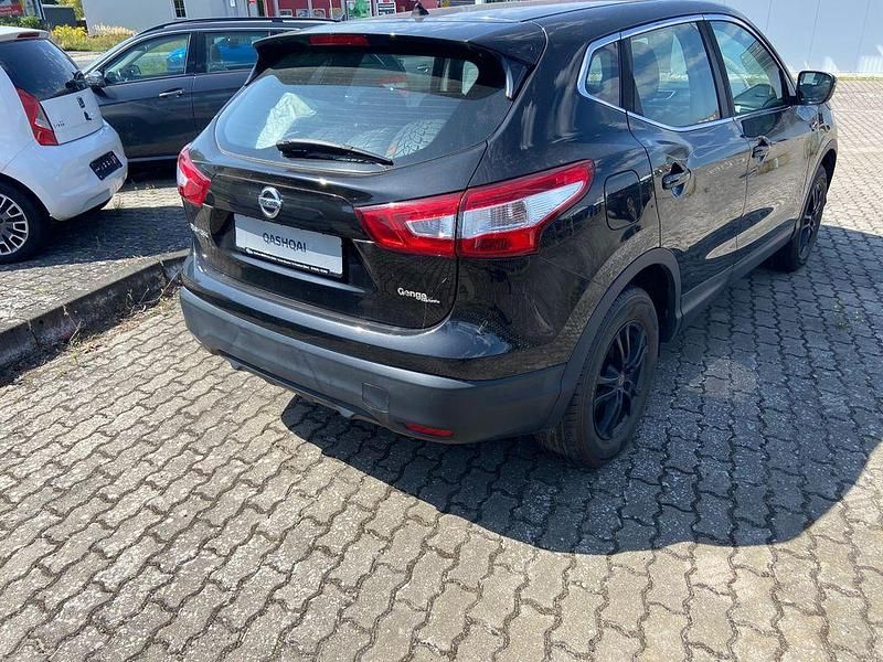 Gebraucht Nissan Qashqai Visia 116 PS (85 kW) 2015 Schwarz SUV