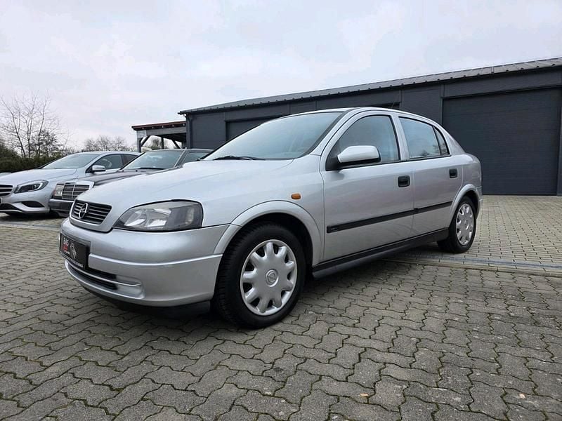 Gebraucht Opel Astra 101 PS (74 kW) 1998 Silber Limousine