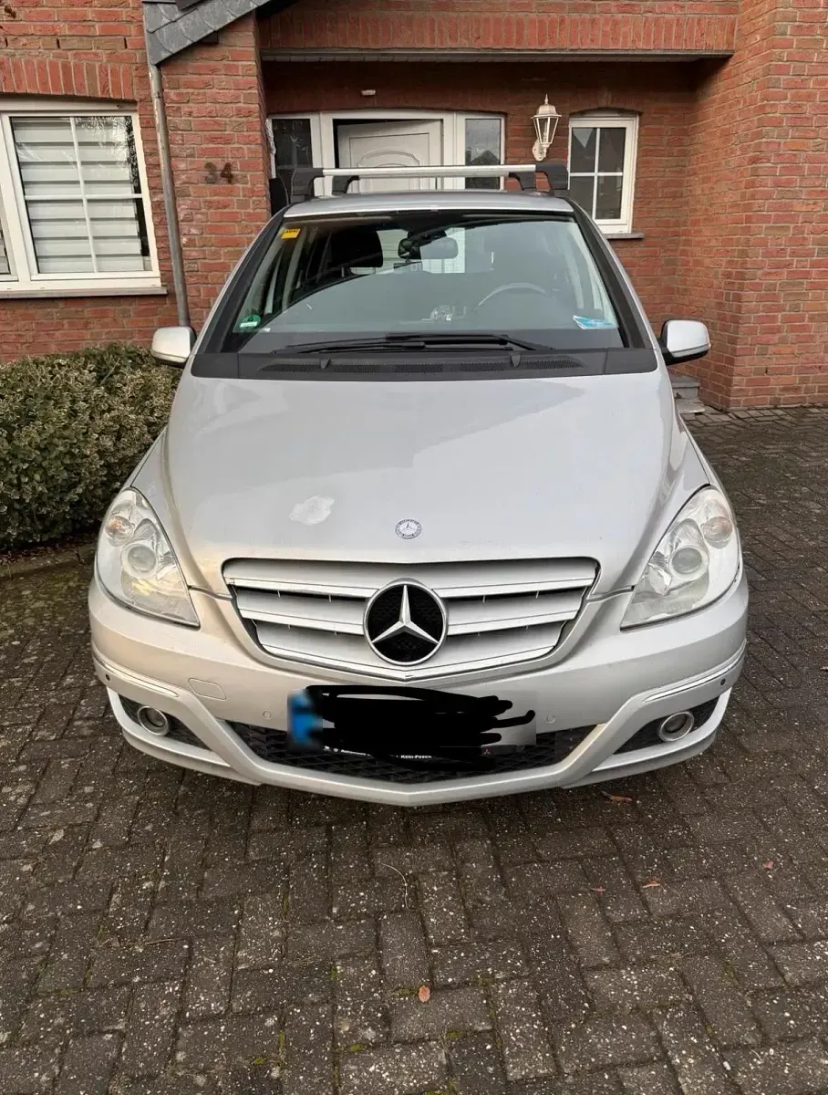 Gebraucht Mercedes B180 109 PS (80 kW) 2010 Silber Van / Kleinbus