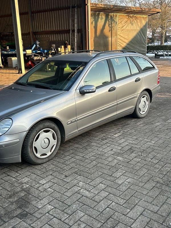 Gebraucht Mercedes C200 Classic 122 PS (89 kW) 2004 Silber Kombi