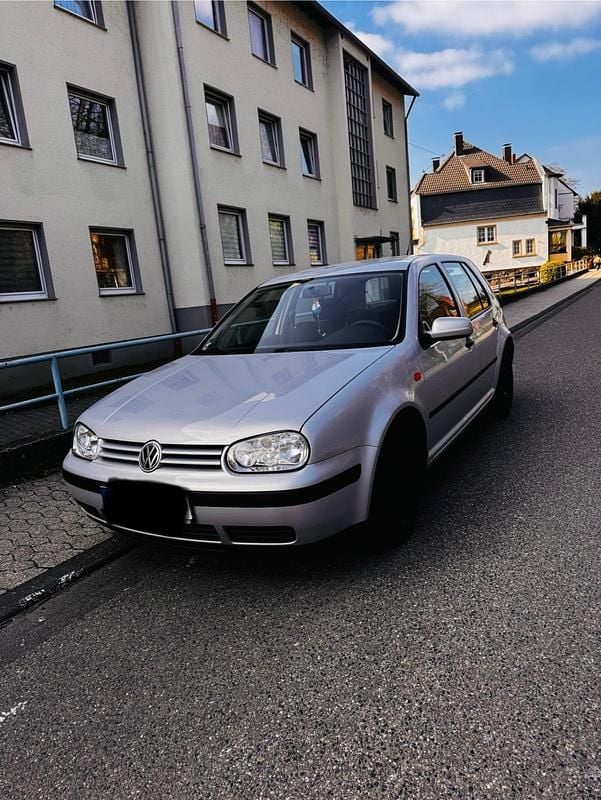 Silber Gebraucht 1999 VW Golf IV Kleinwagen | 1.400 € (Guter Preis) - Bild 1/4
