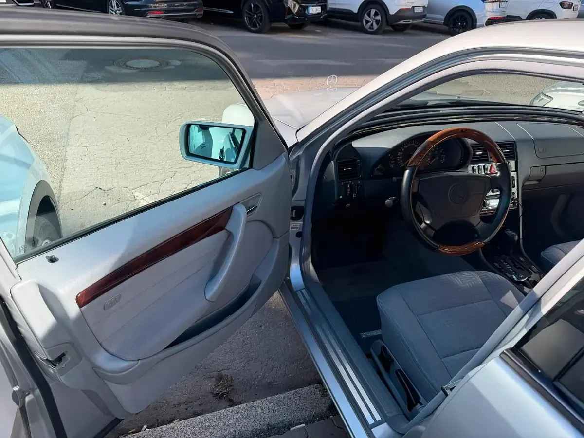 Gebraucht Mercedes C240 170 PS (125 kW) 1998 Silber Limousine