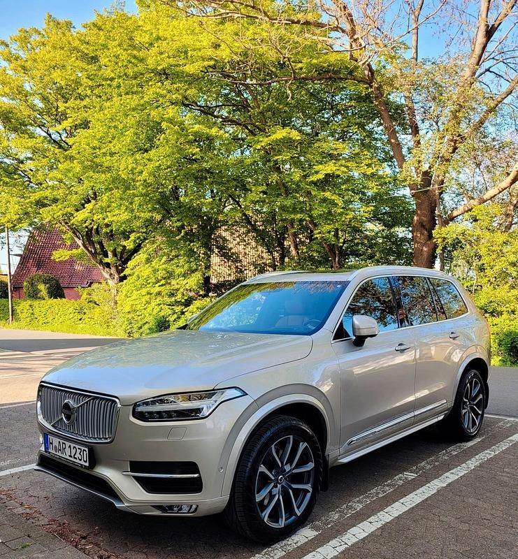 Grau Gebraucht 2017 Volvo XC90 SUV | 33.500 € (Teuer) - Bild 1/4