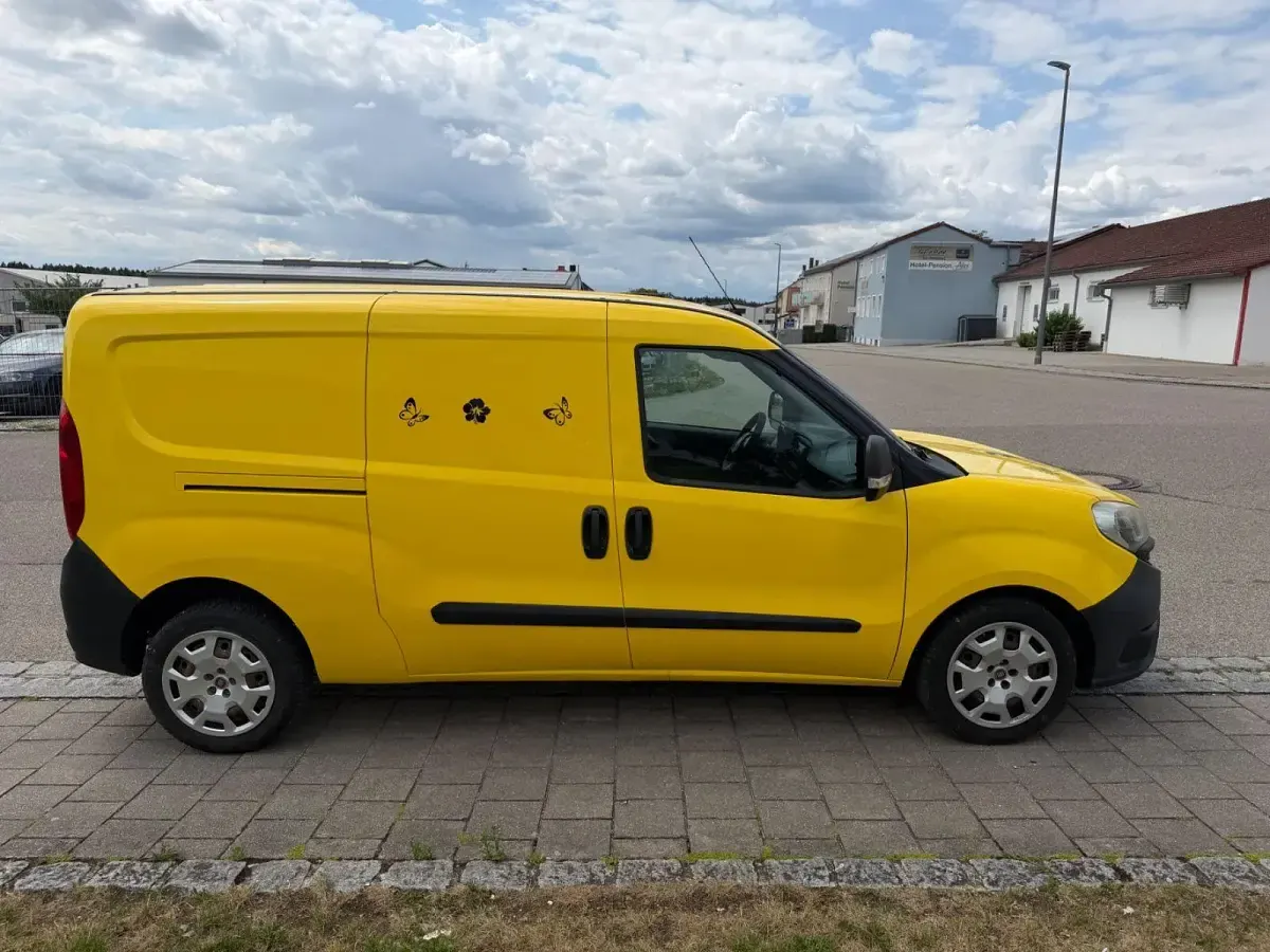 Gebraucht Fiat Doblò Basis 95 PS (69 kW) 2017 Gelb Van / Kleinbus