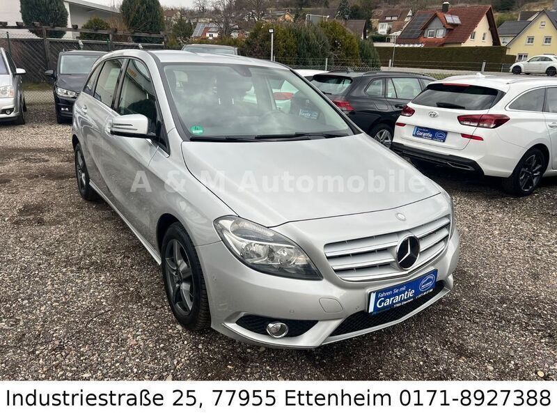 Silber Gebraucht 2013 Mercedes B180 Van / Kleinbus | 10.300 € (Fairer Preis) - Bild 1/4