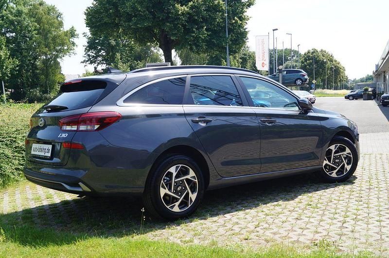 Neu Hyundai i30 101 PS (74 kW) 2025 Grau Kombi