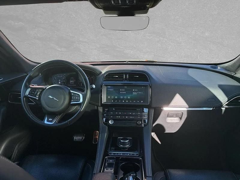 Gebraucht Jaguar F-Pace R-Sport 241 PS (177 kW) 2021 Schwarz SUV