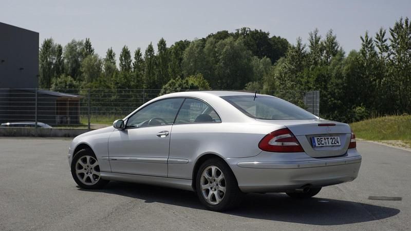 Silber Gebraucht 2002 Mercedes CLK200 Coupé | 3.400 € - Bild 1/4