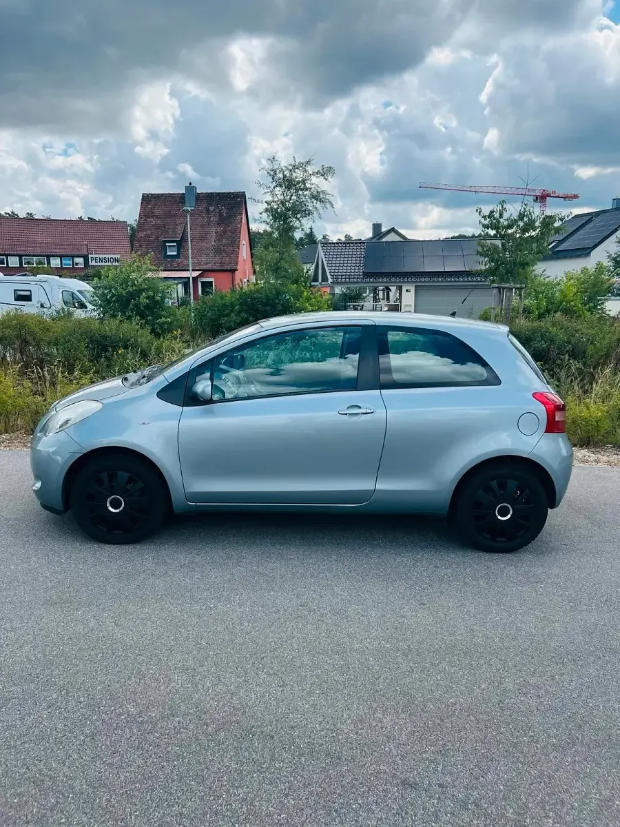 Gebraucht Toyota Yaris 69 PS (50 kW) 2006 Grau Kleinwagen