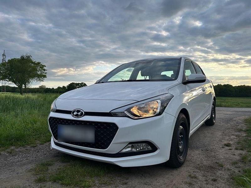Gebraucht Hyundai i20 Trend 84 PS (61 kW) 2016 Weiß Kleinwagen