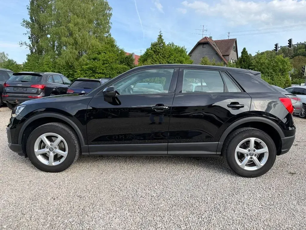 Używany Audi Q2 Basis 116 KM (85 kW) 2020 Czarny SUV