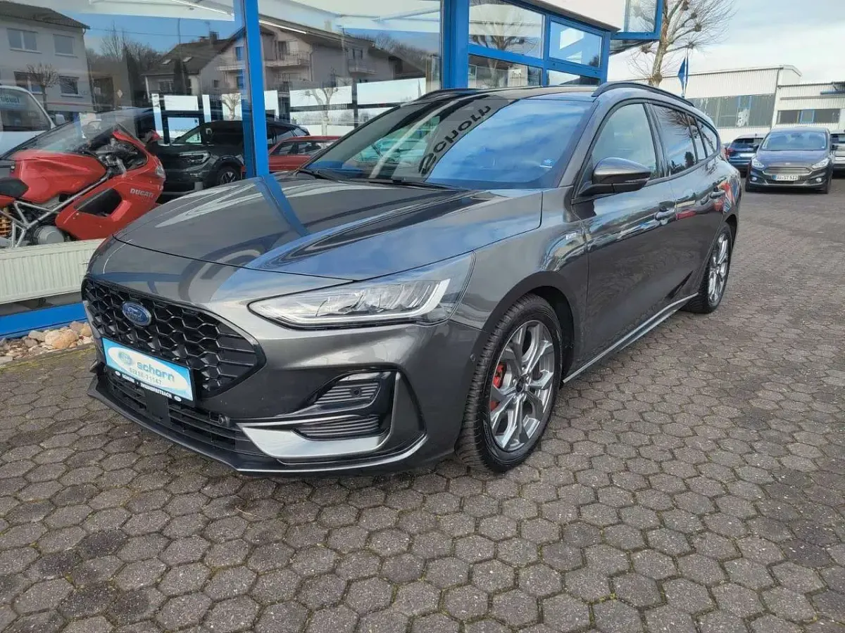 Gebraucht Ford Focus ST-Line X 116 PS (85 kW) 2025 Grau Limousine