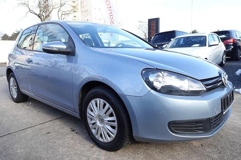 Blau Gebraucht 2009 VW Golf Trendline Limousine | 3.490 € (Superpreis) - Bild 1/4