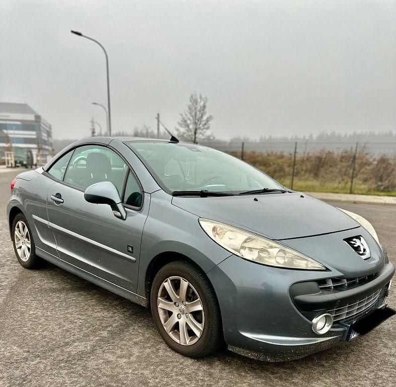 Grau Gebraucht 2009 Peugeot 207 CC Cabrio | 2.600 € (Fairer Preis) - Bild 1/4