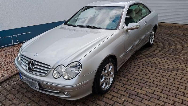 Silber Gebraucht 2002 Mercedes CLK200 Elegance Coupé | 7.800 € (Etwas zu teuer) - Bild 1/4