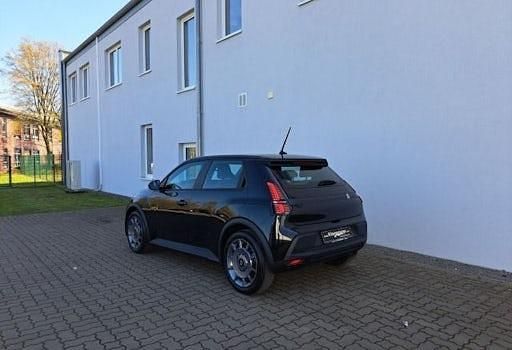 Usata Renault R5 Evolution 89 kW (122 CV) 2025 Nero Utilitaria