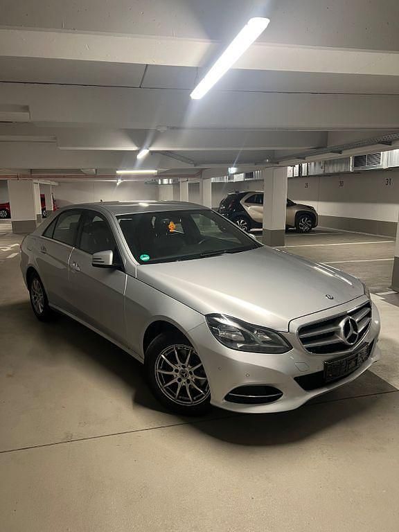 Gebraucht Mercedes E200 Elegance 184 PS (135 kW) 2013 Silber Limousine