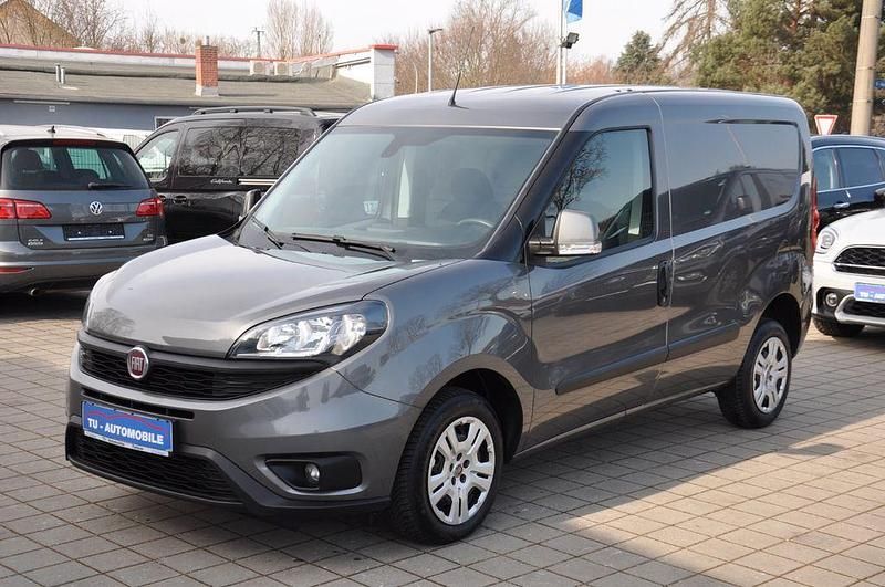 Gebraucht Fiat Doblò 105 PS (77 kW) 2021 Colore esterno (grau (met)) Van / Kleinbus