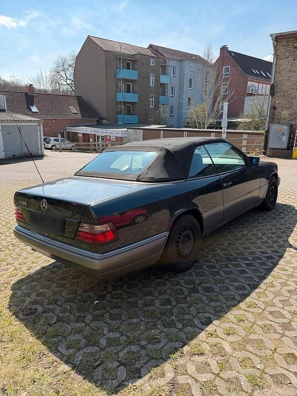 Gebraucht Mercedes E200 Edition 136 PS (100 kW) 1997 Schwarz Cabrio