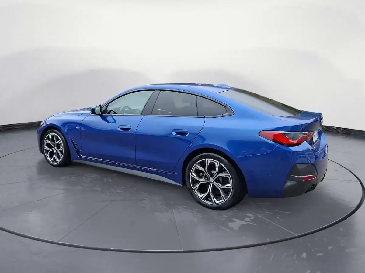 Gebraucht BMW 430 Sport Line 245 PS (180 kW) 2023 M portimao blau Coupé