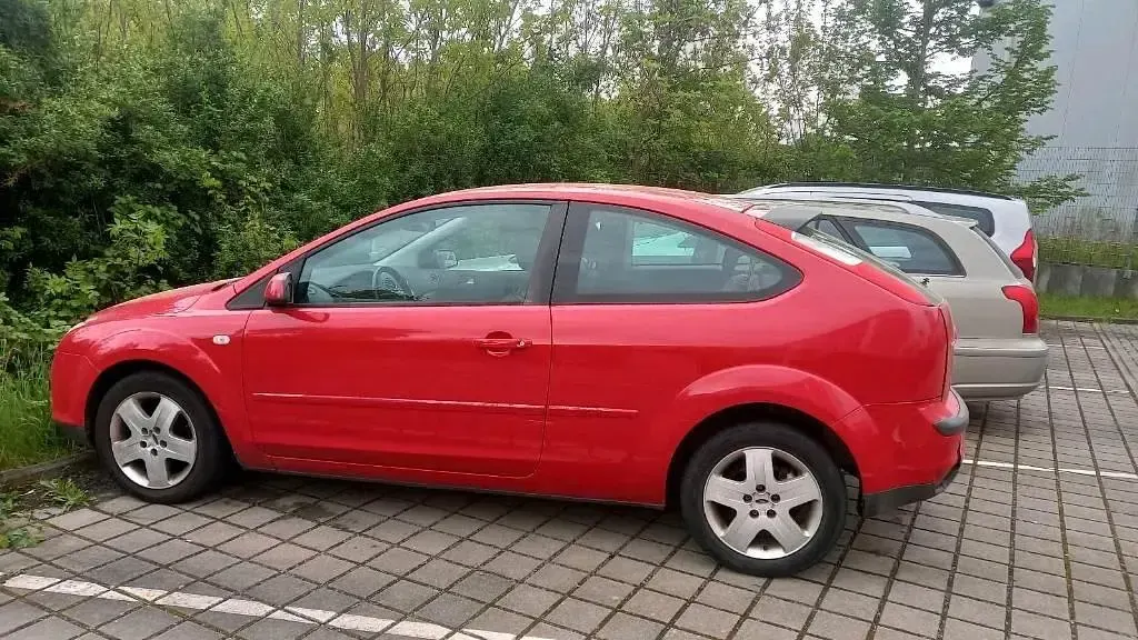 Gebraucht Ford Focus 80 PS (58 kW) 2007 Rot Kleinwagen