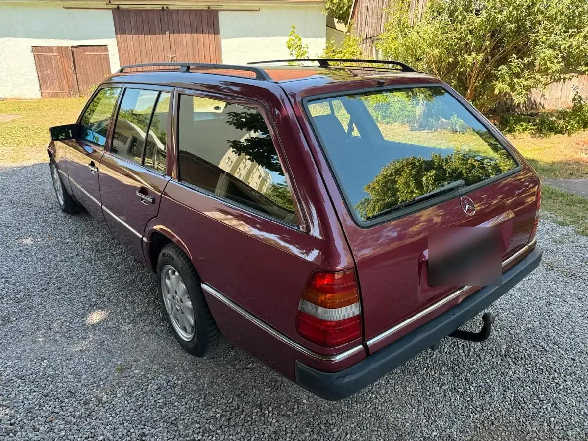Gebraucht Mercedes 230 132 PS (97 kW) 1990 Rot Kombi