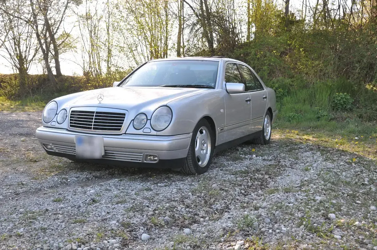 Gebraucht Mercedes E430 279 PS (205 kW) 1998 Silber Limousine