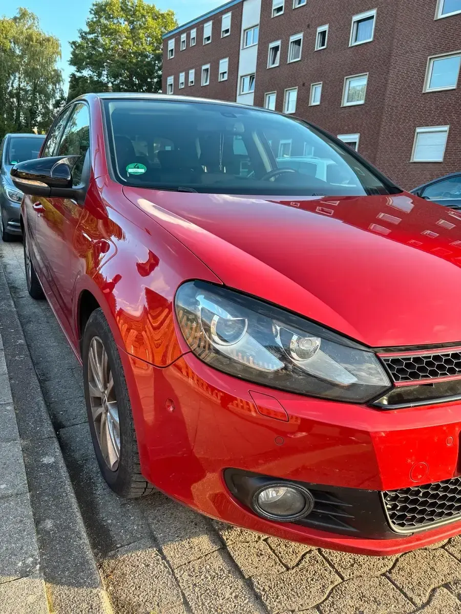 Gebraucht VW Golf VI Style 105 PS (77 kW) 2011 Rot Kleinwagen