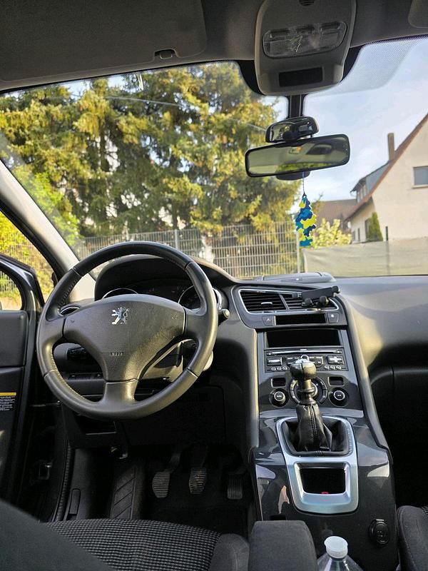 Gebraucht Peugeot 5008 156 PS (114 kW) 2012 Grau Van / Kleinbus