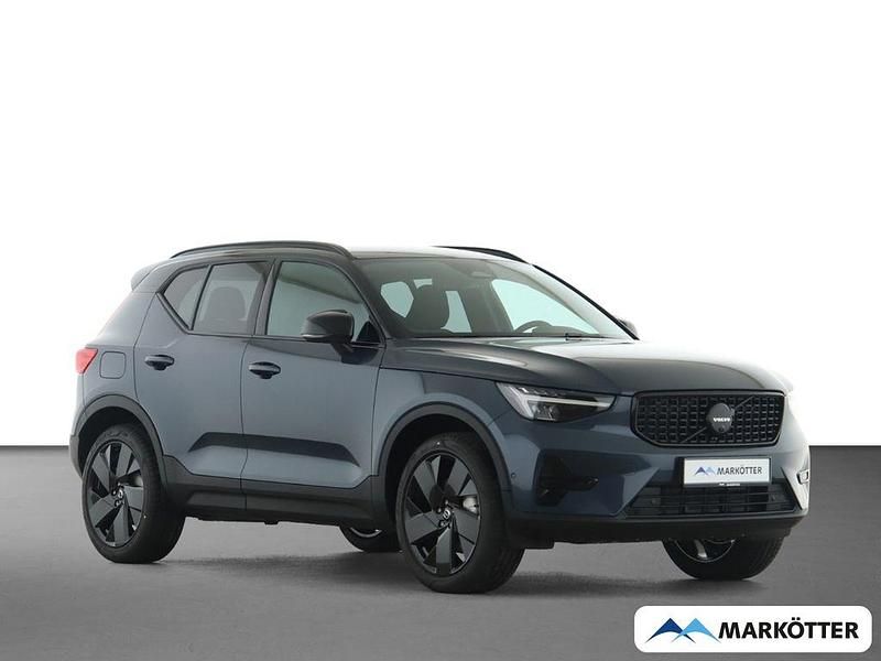 Neu Volvo XC40 Plus 163 PS (119 kW) 2026 Blau SUV