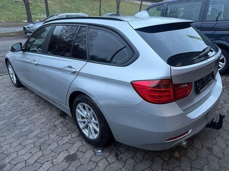Gebraucht BMW 318 143 PS (105 kW) 2015 Silber Kombi