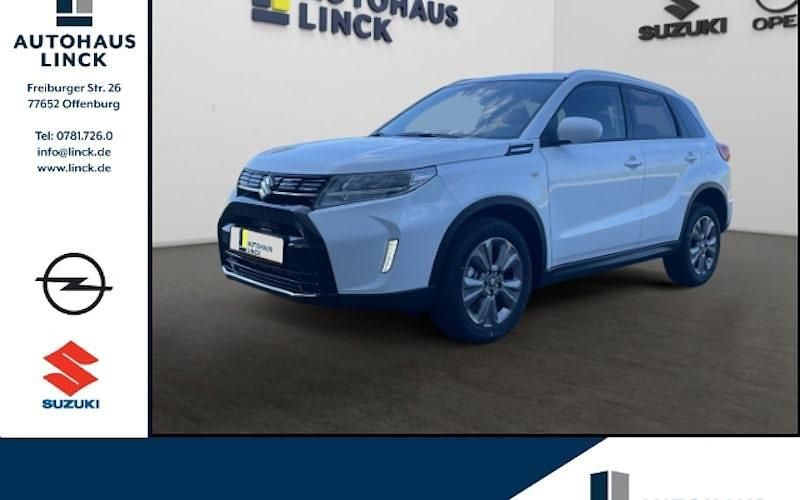 Farbe: weiss Neu 2025 Suzuki Vitara Comfort SUV | 23.688 € (Fairer Preis) - Bild 1/4