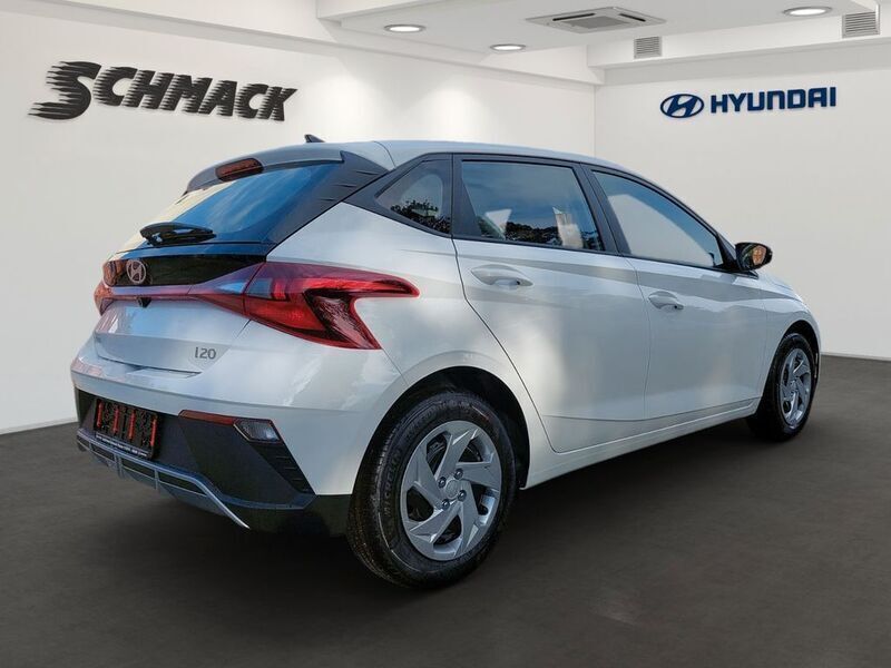 Gebraucht Hyundai i20 Select 79 PS (58 kW) 2024 Weiß Limousine